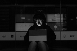 Cuando un inicio de sesión sacude la web: Cómo se secuestraron 18 bibliotecas de JavaScript